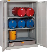 (obrázek pro) Kovová skříň na 60 l sudy 14/20 se sklolaminátovou záchytnou vanou